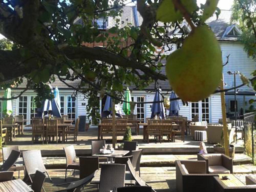 The Riverside Inn Челмсфорд Экстерьер фото